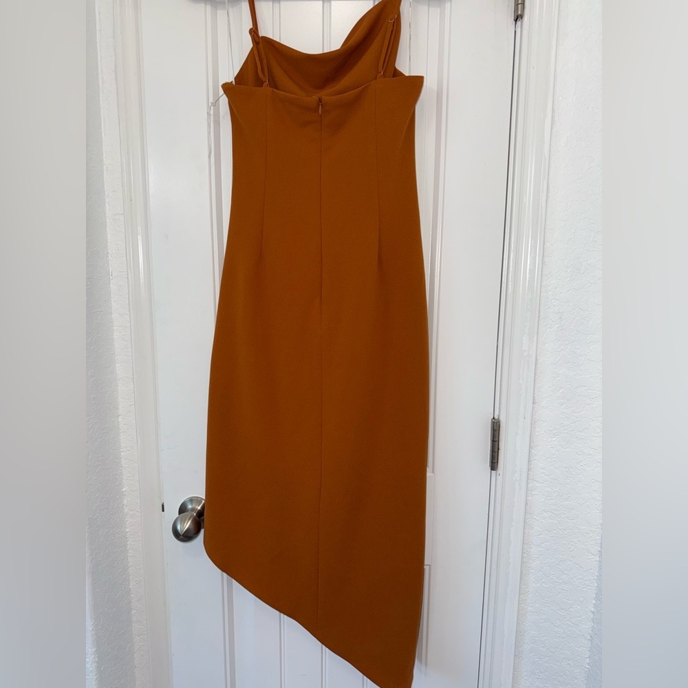 ✨New✨Elliatt Carissa Asymmetrical Dress - Picture 6 of 9